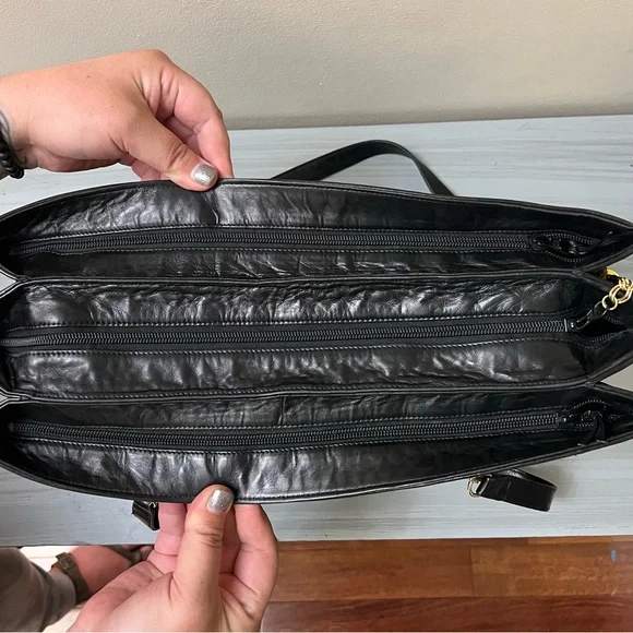 Authentic Bally Black Quilted Lamb Skin Purse - Picture 4 of 16